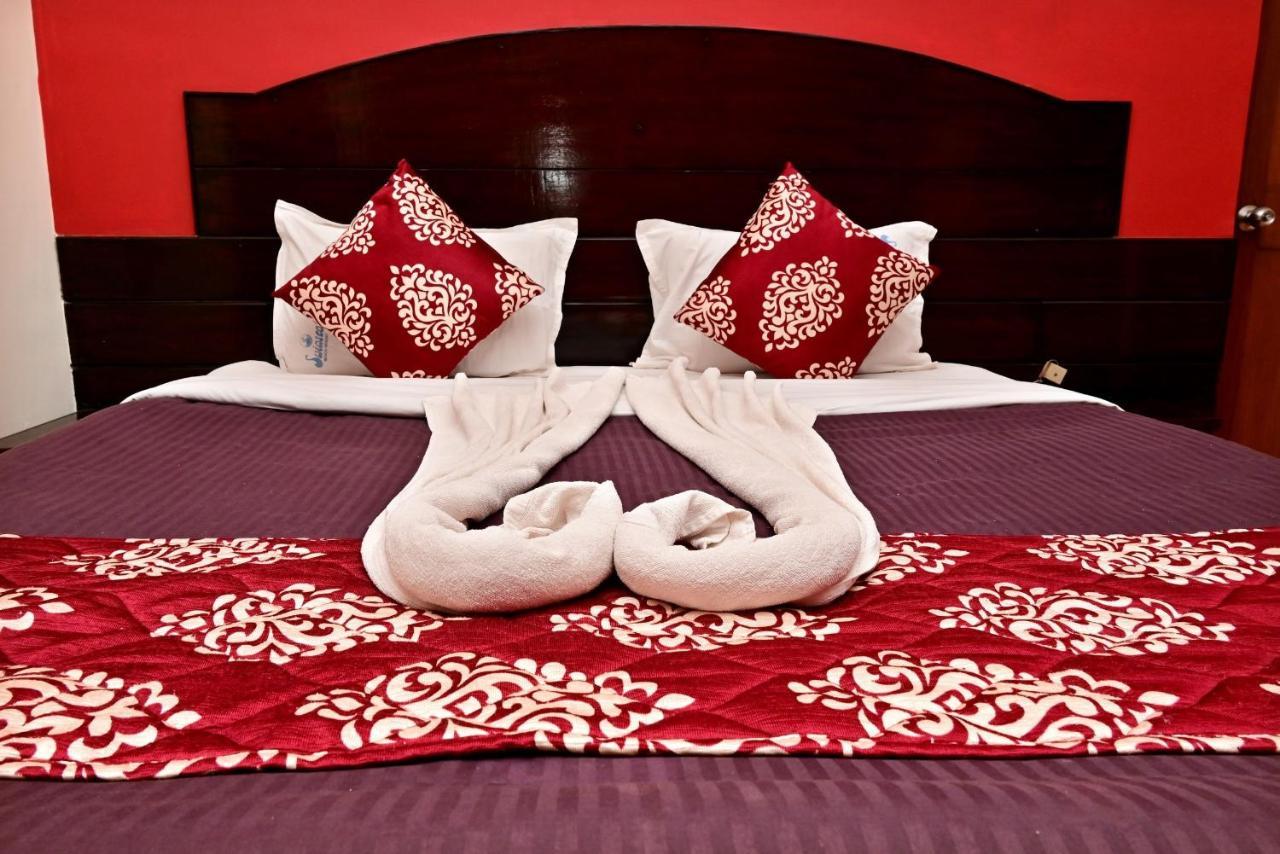 Swimsea Beach Resort, A Beach Property Панаджи Екстериор снимка